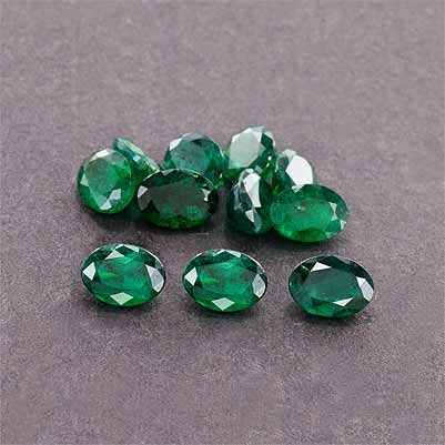 Natural 7x5x3.4mm Faceted Oval Emerald