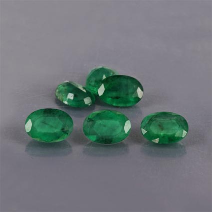 Natural 7x5x3.3mm Faceted Oval Emerald