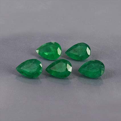 Natural 7x5x3.1mm Faceted Pear Emerald