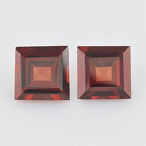 Natural 6x6x3.7mm Faceted Square Garnet